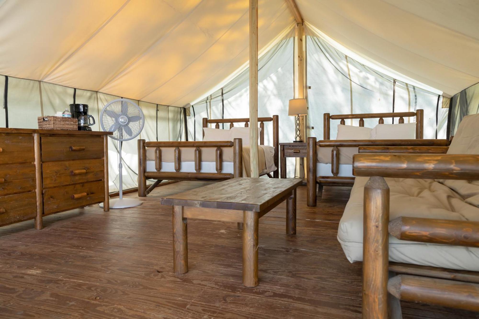 Jellystone Park Chincoteague Island Villa Room photo